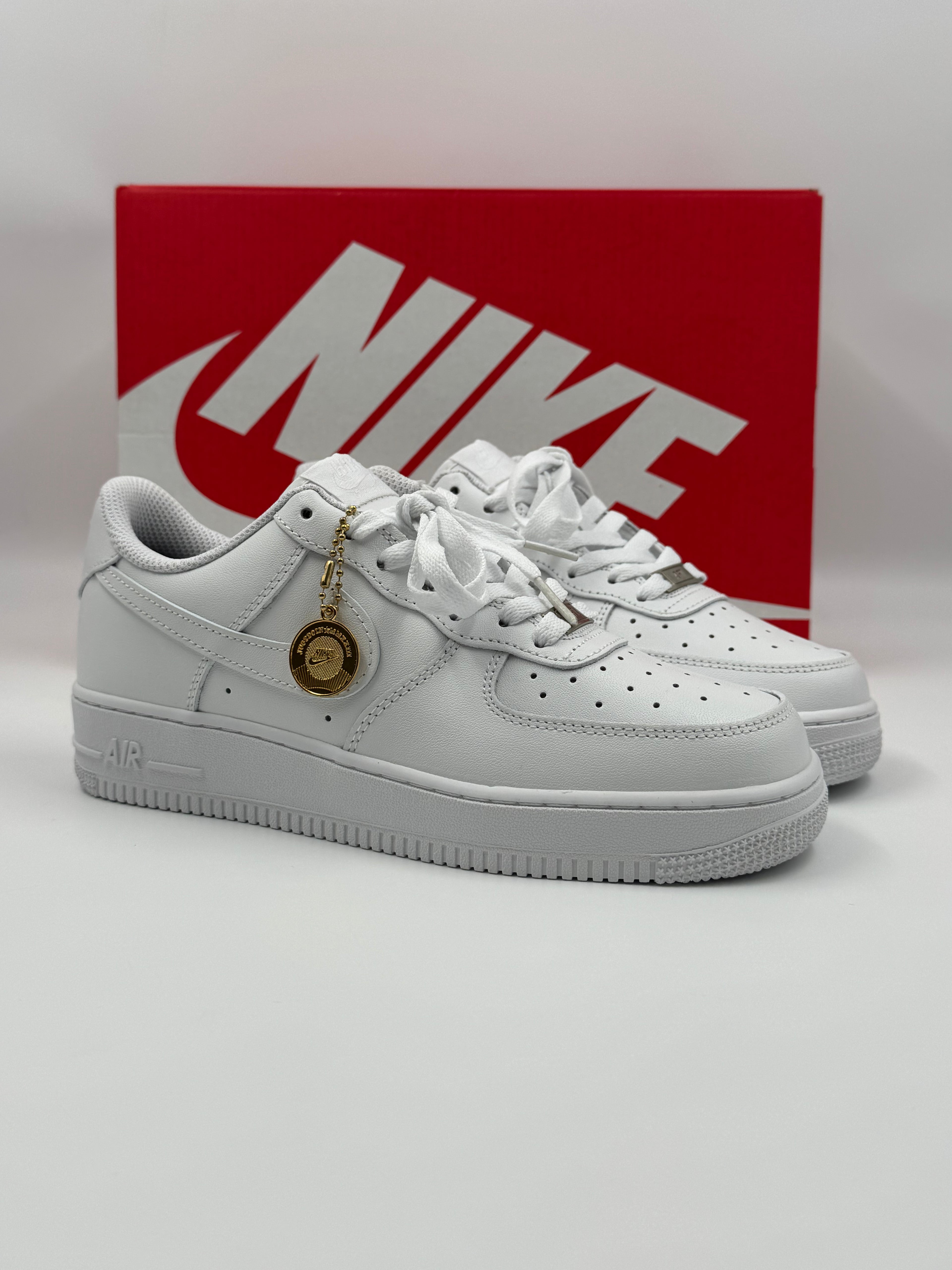 Nike Air Force 1 Triple White