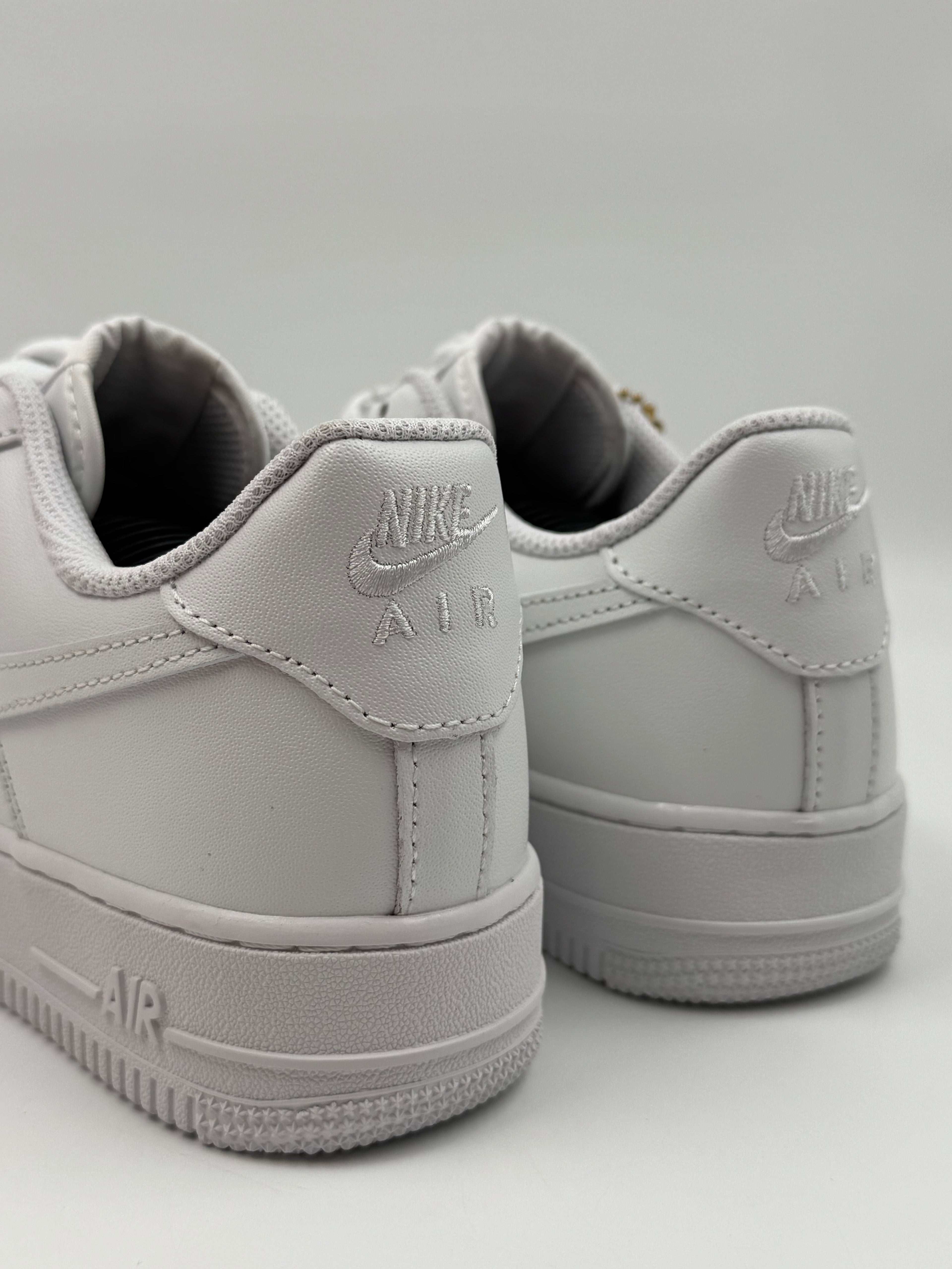 Nike Air Force 1 Triple White