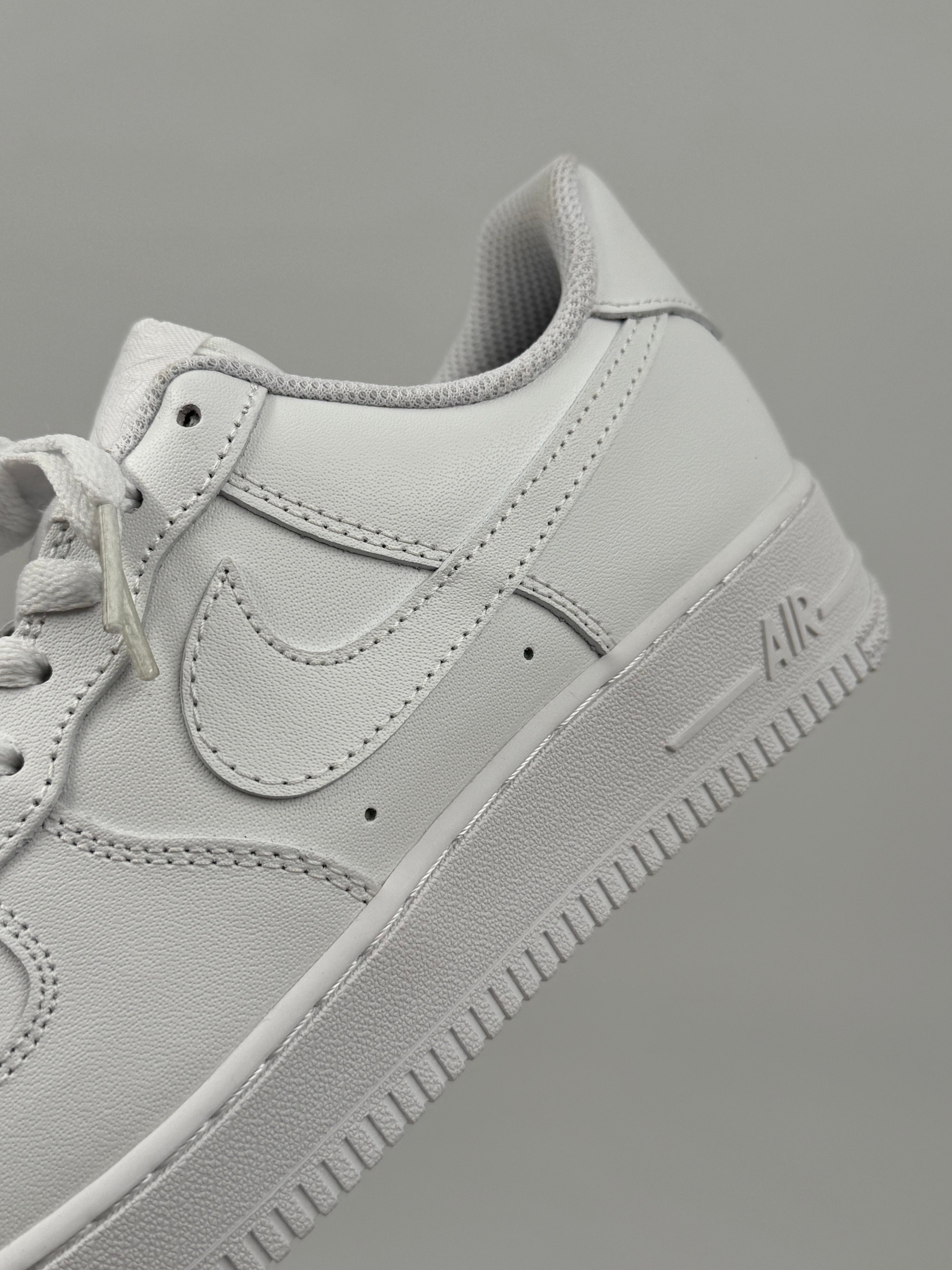 Nike Air Force 1 Triple White
