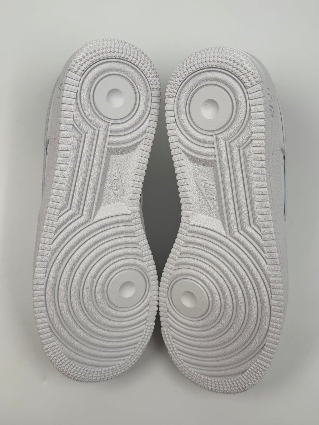 Nike Air Force 1 Triple White