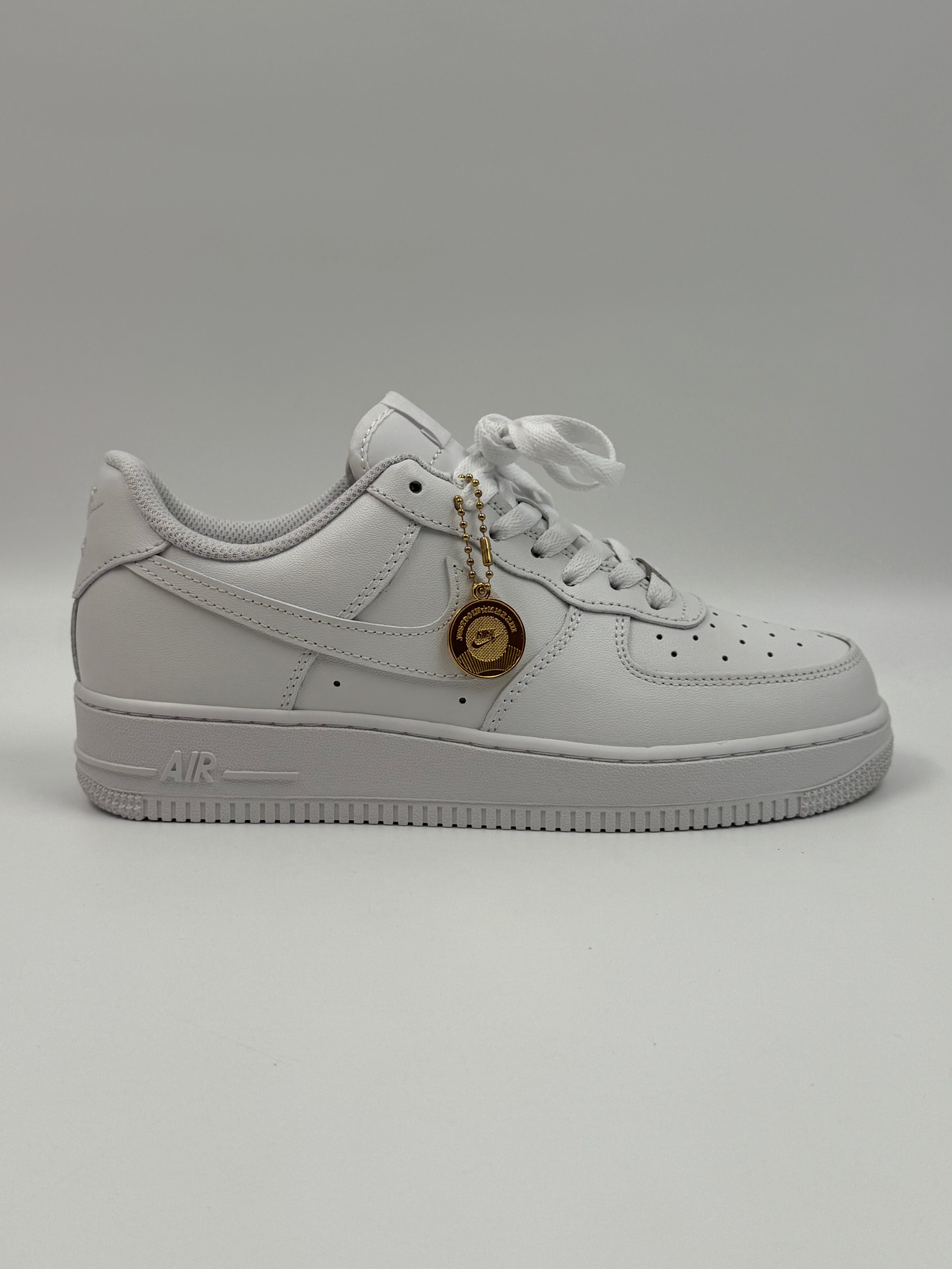 Nike Air Force 1 Triple White