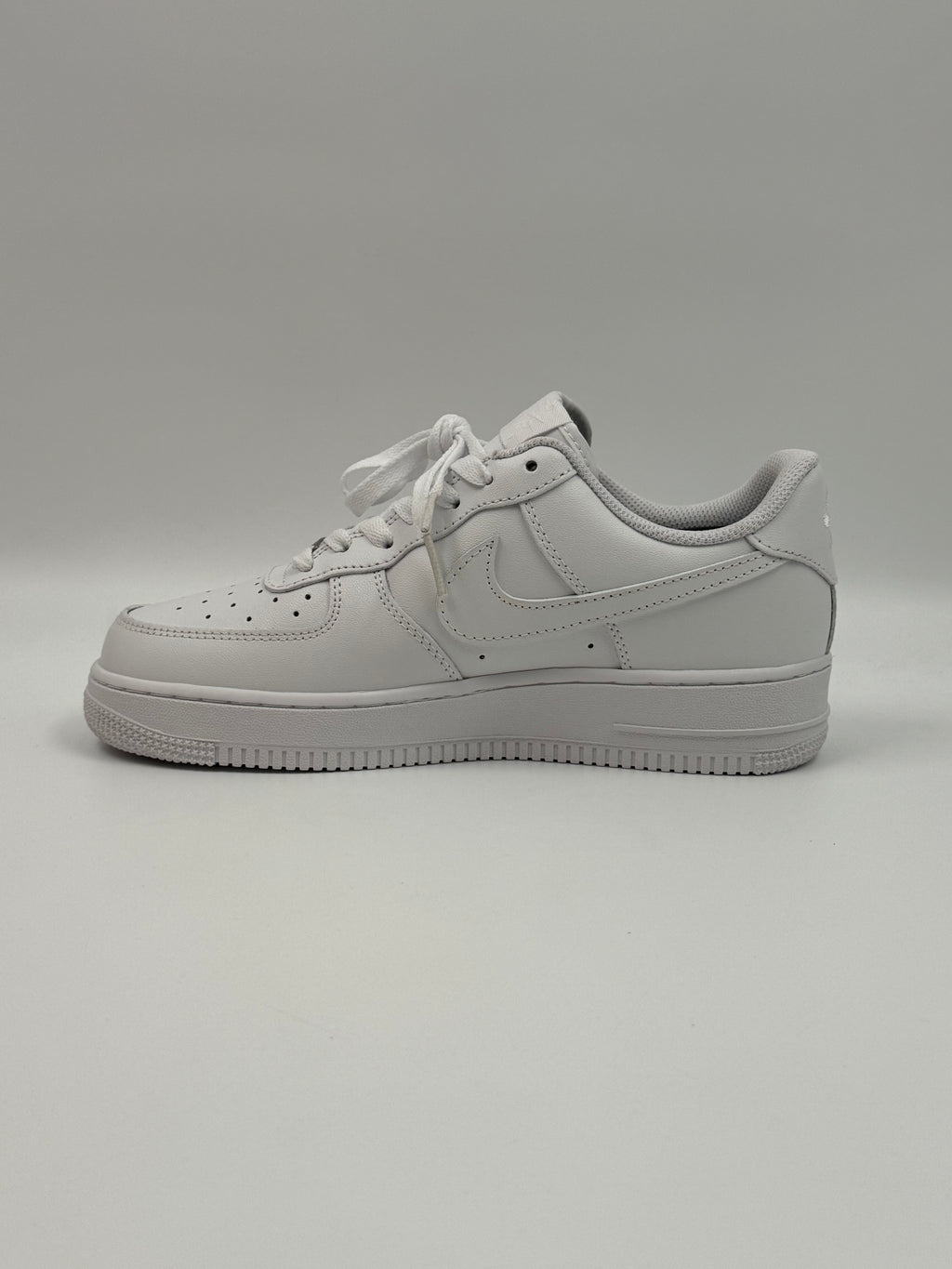 Nike Air Force 1 Triple White