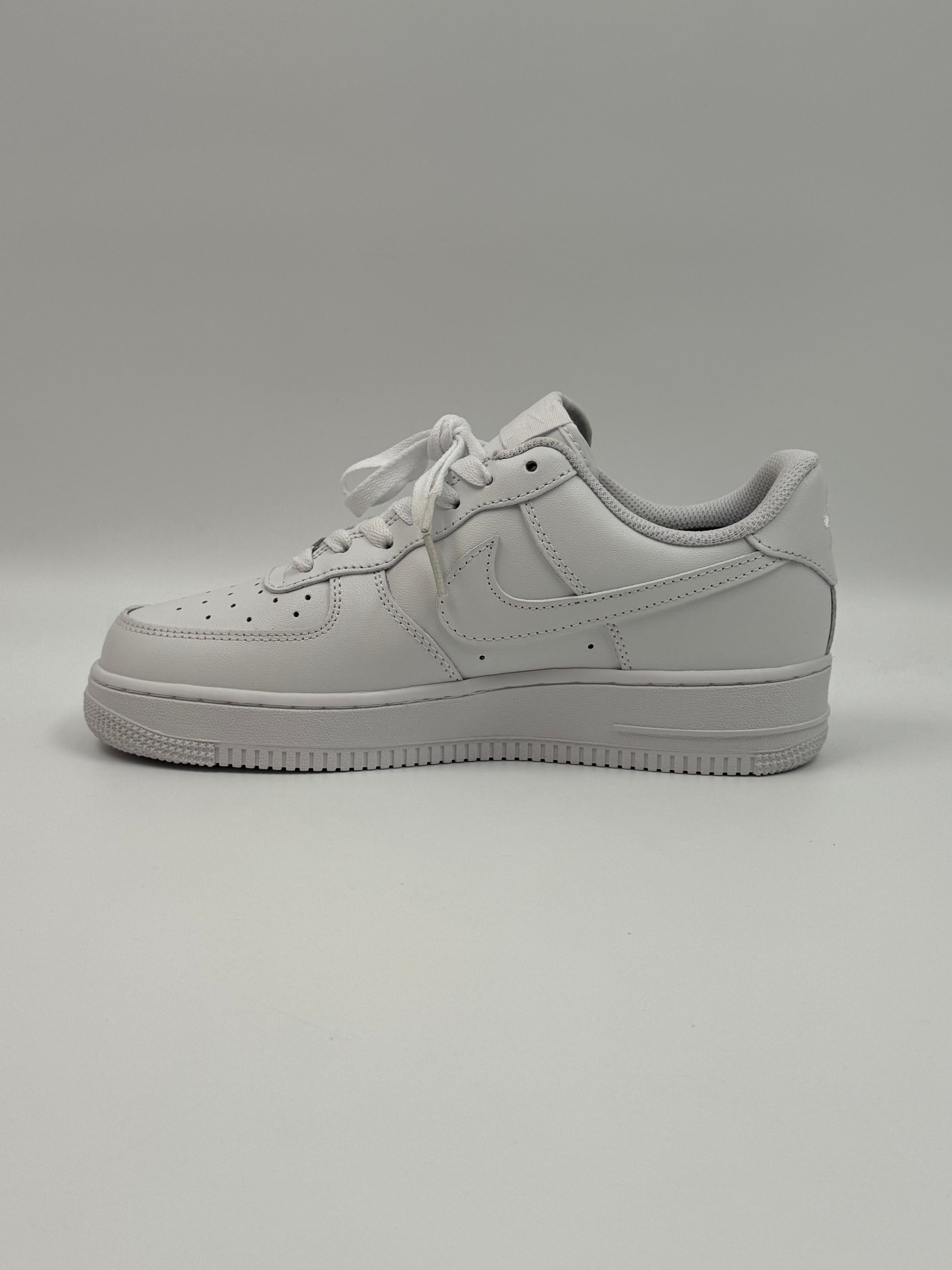 Nike Air Force 1 Triple White