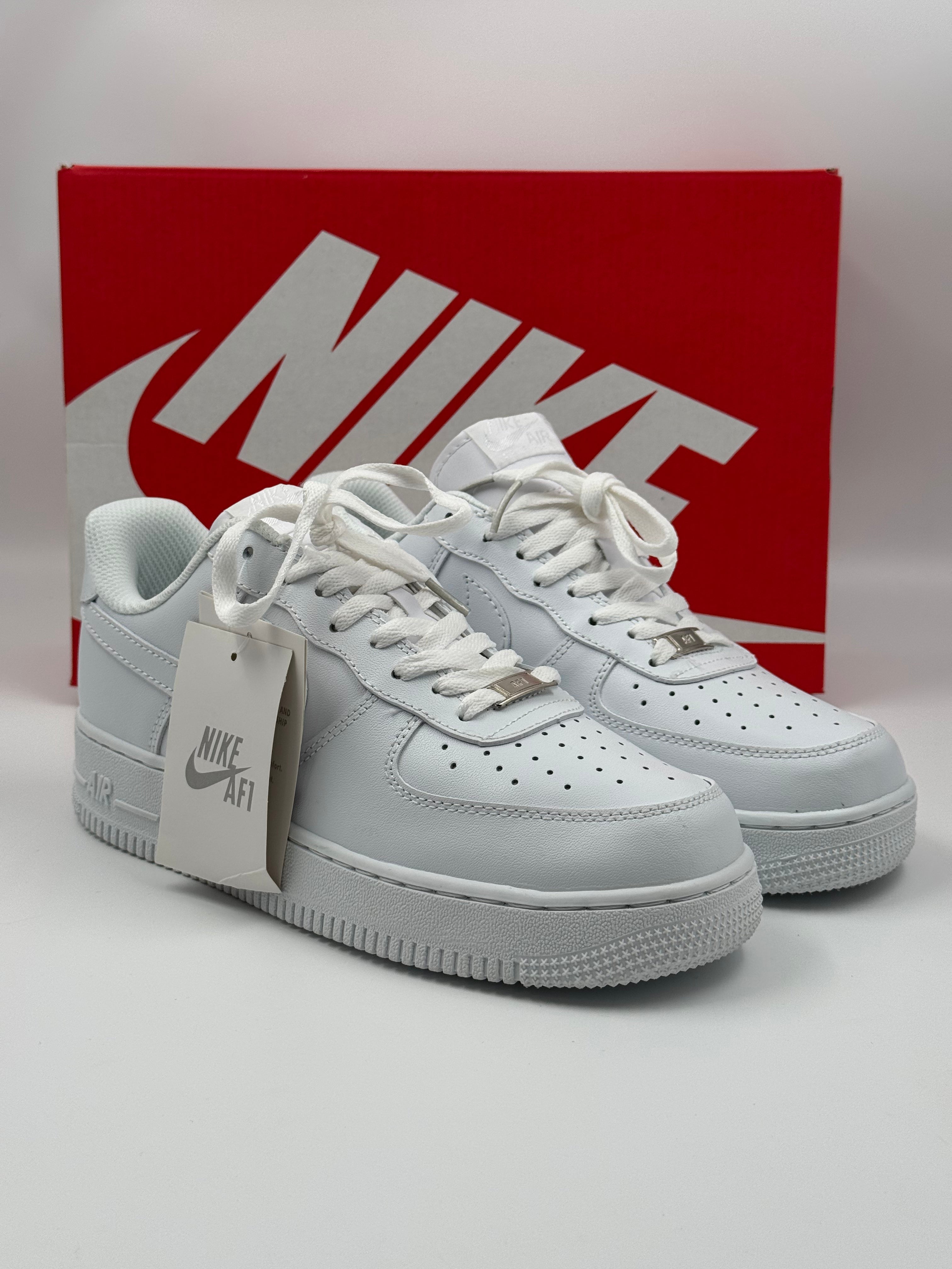 Nike Air Force 1 Triple White