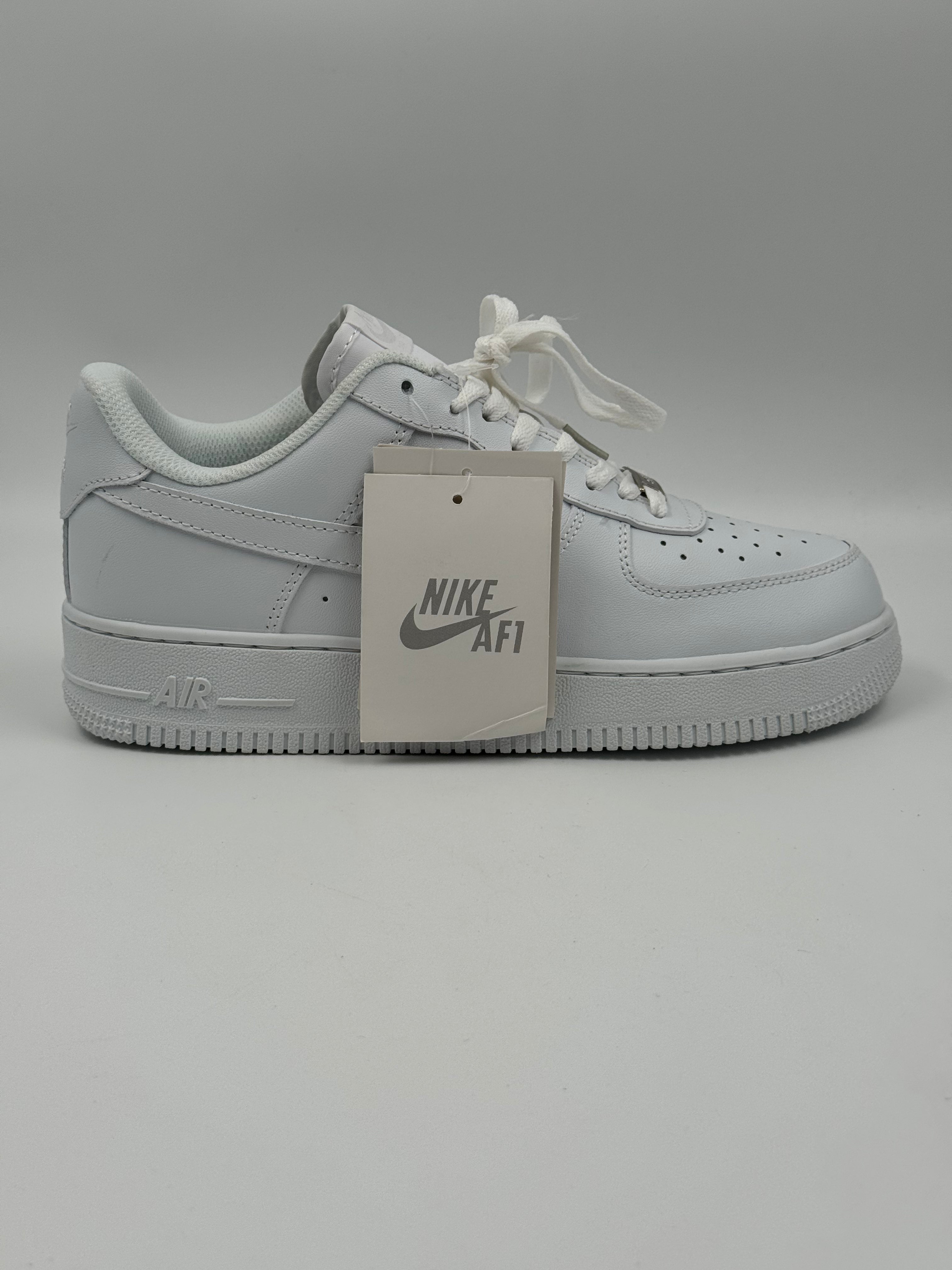 Nike Air Force 1 Triple White