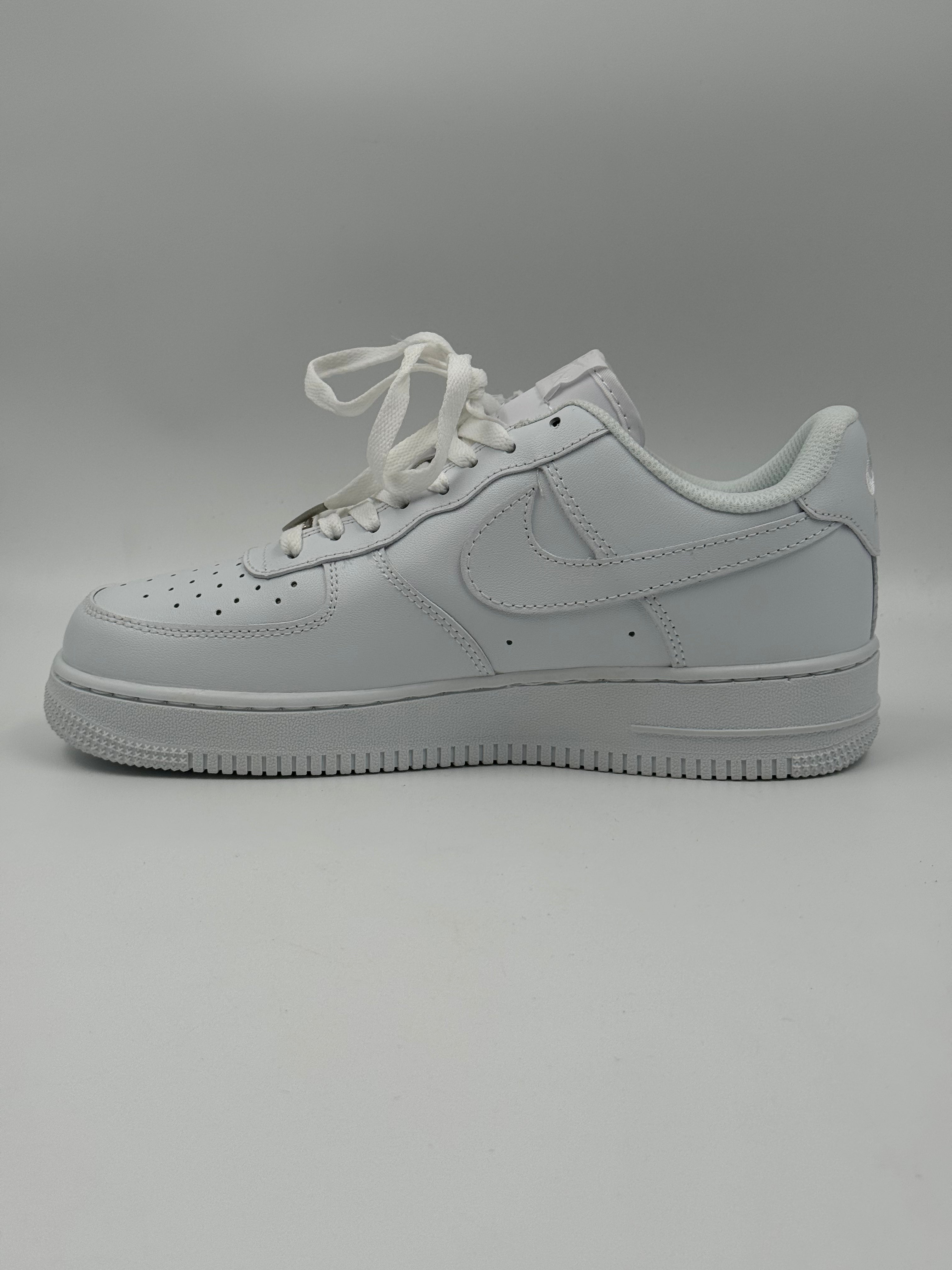 Nike Air Force 1 Triple White