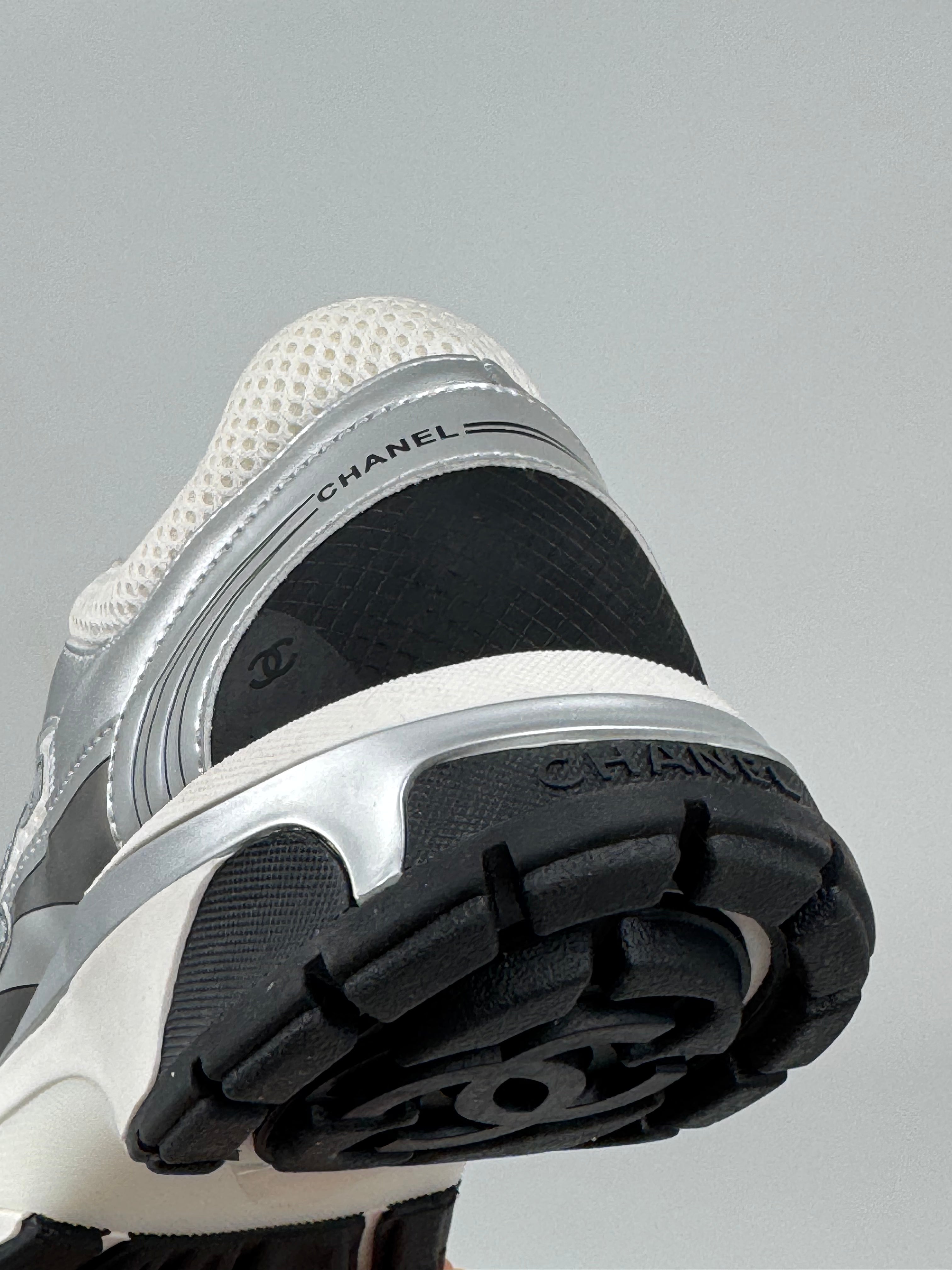 Chanel Runner